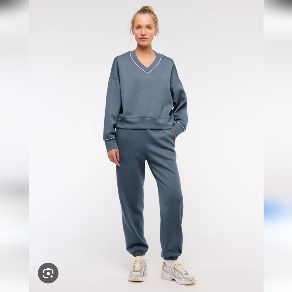 Abercrombie & Fitch YPB NeoKnit V Neck And Joggers Matching Lounge Set